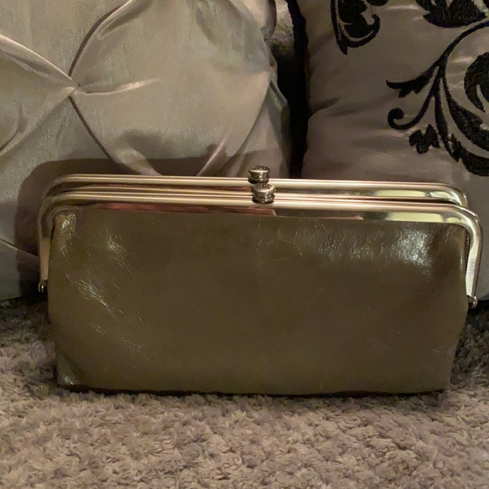 HOBO RACHAEL CLUTCH